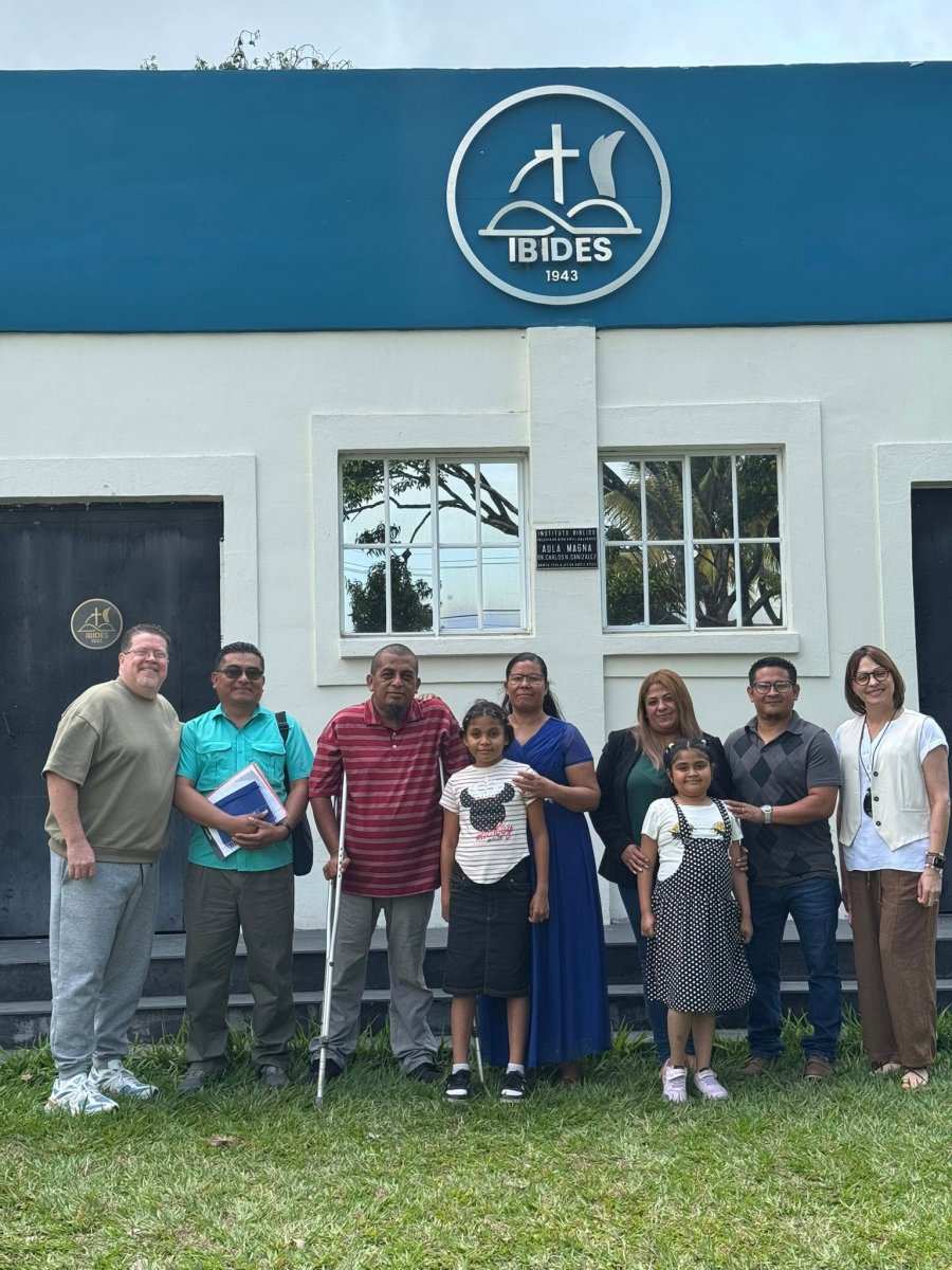 Iglesia hermana IBIDES en El Salvador